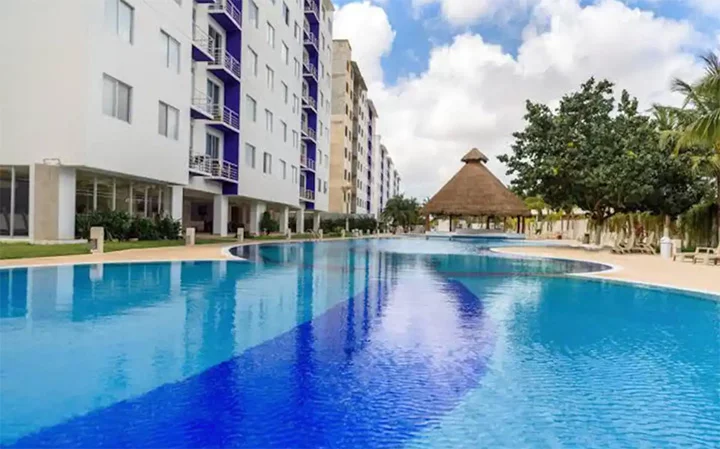 Condo near hotel zone with pool