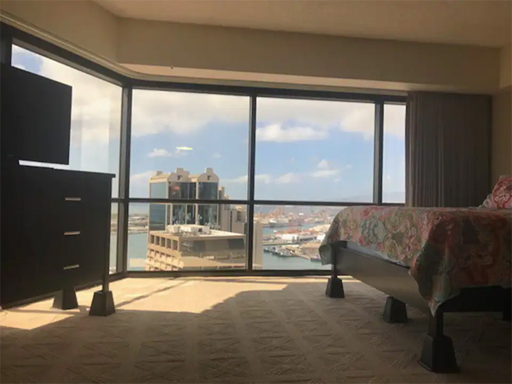 Downtown Ocean View Honolulu Condo with Jacuzzi