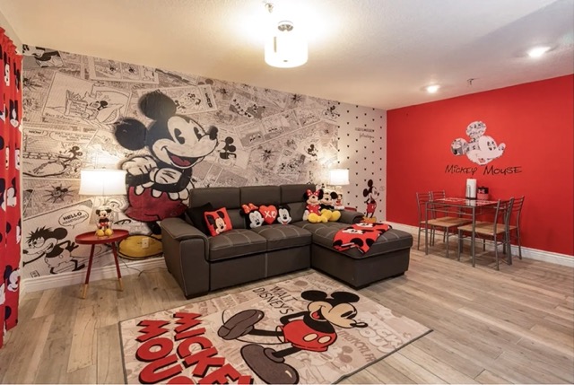 airbnb orlando - mickey mouse themed house